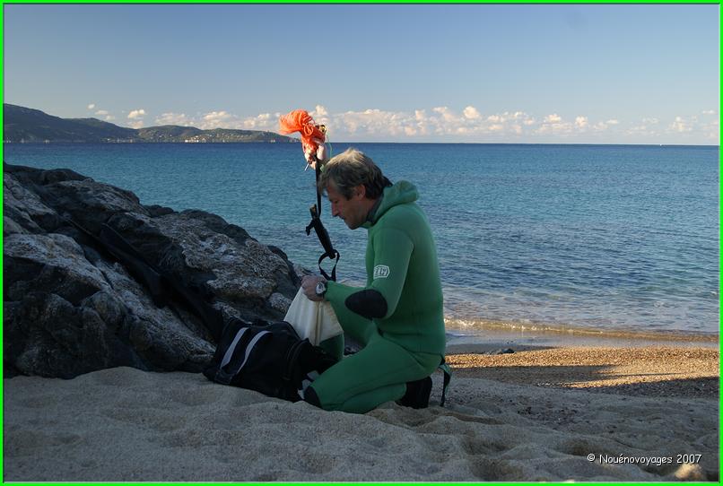 ALAIN PREPARATION POUR LA PLONGEE