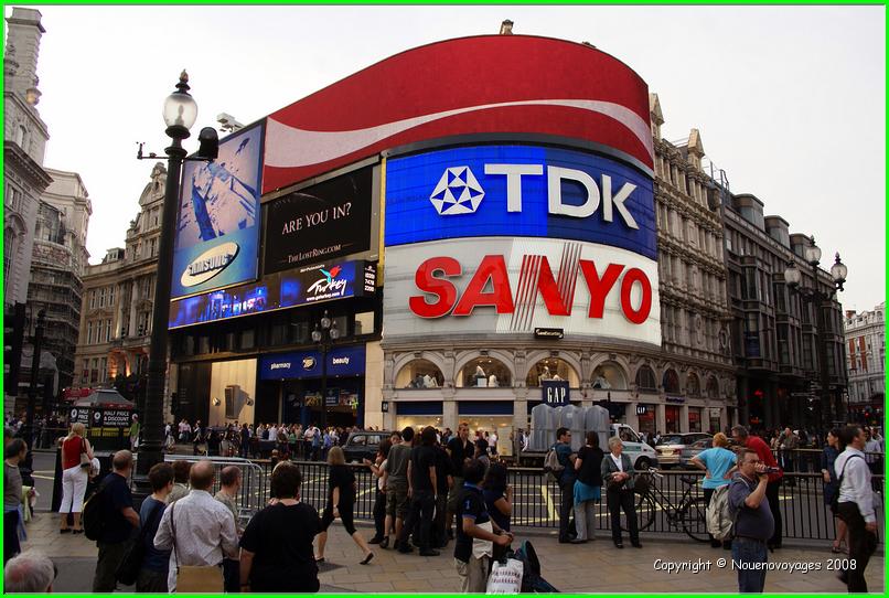 PICCADILLY CIRCUS