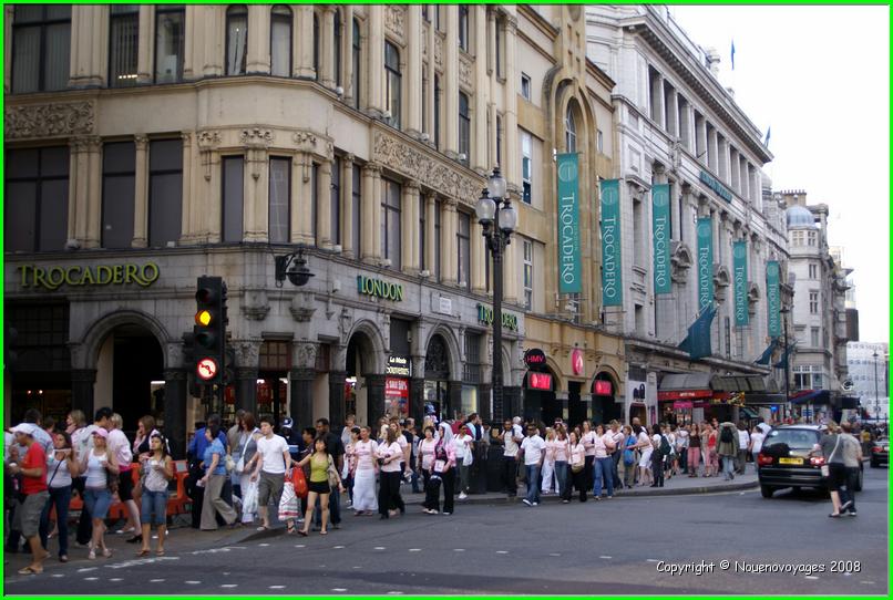 PICCADILLY CIRCUS