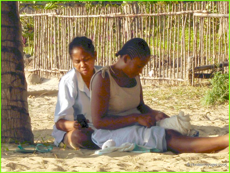 ANITA ET SAMSAM PENDANT LEUR REPOS