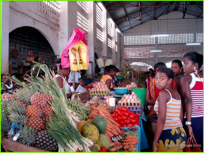 MARCHE COUVERT HELL VILLE