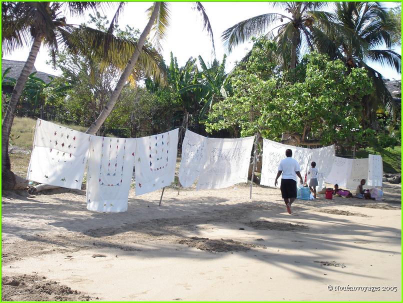 VENDEUSES DE NAPPES A BELLE VUE