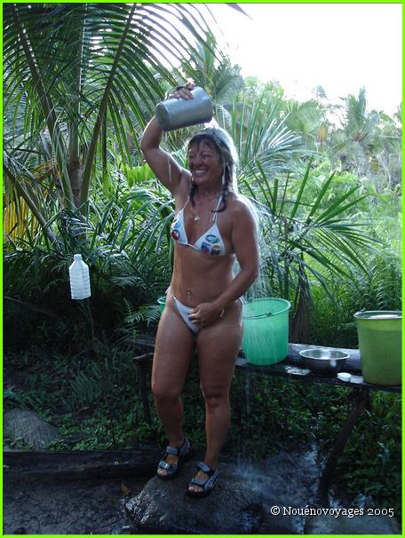 DOUCHE A LA MALGACHE