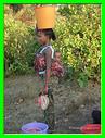 UNE MALGACHE AVEC SON BEBE