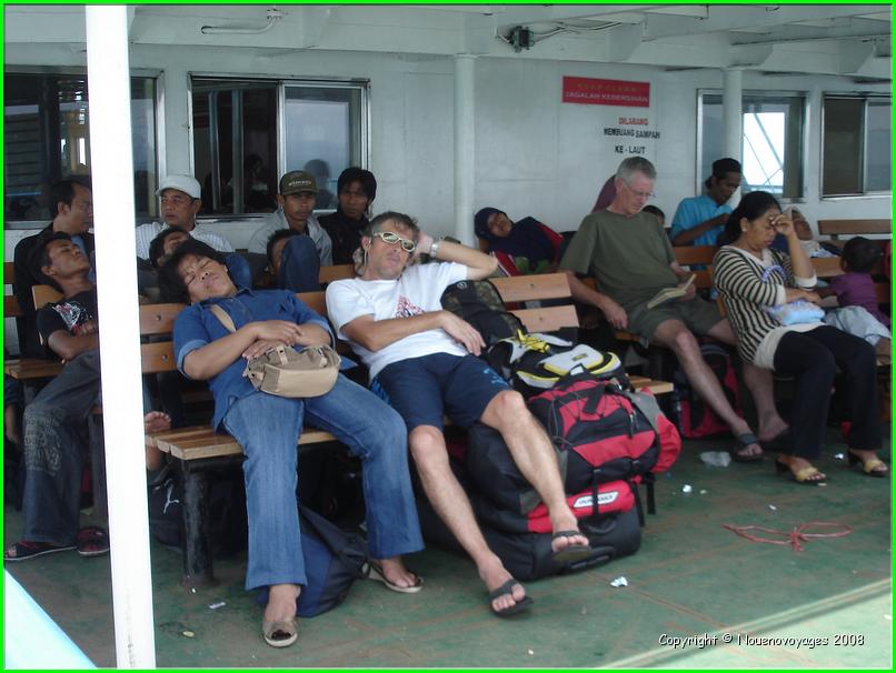 SUR LE FERRY