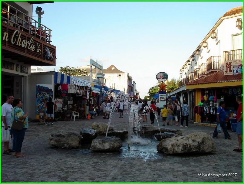 RUE PIETONNE DE PLAYA DEL CARMEN 