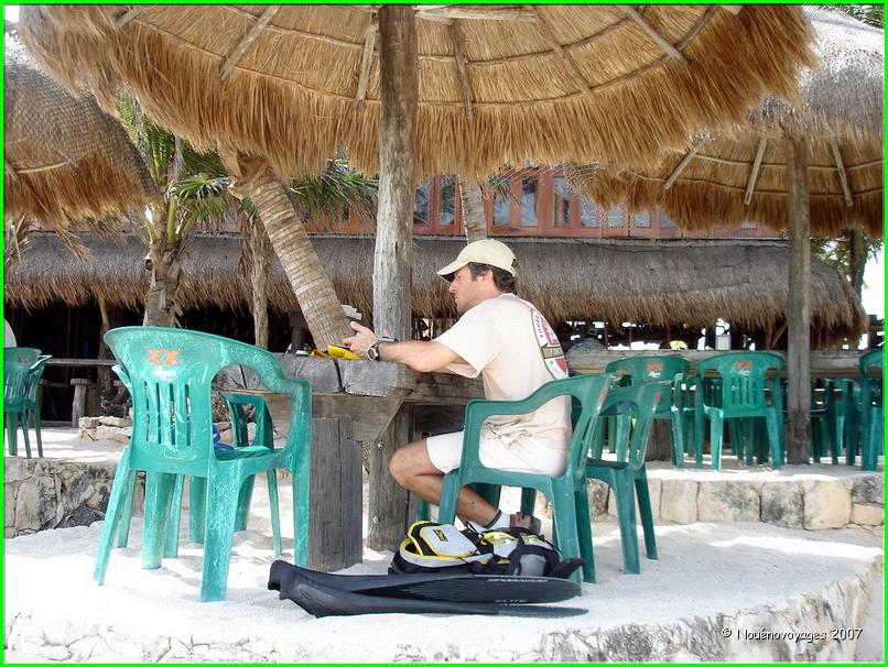 AKUMAL 