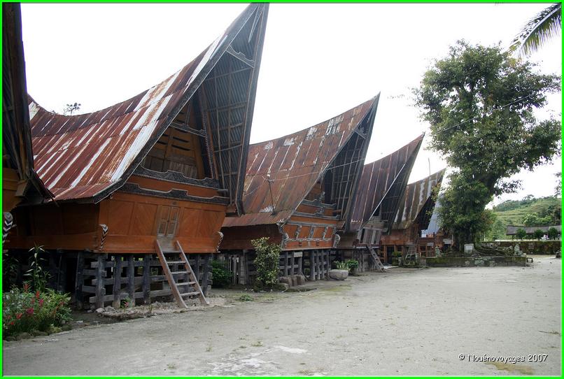 MAISONS BATAK 