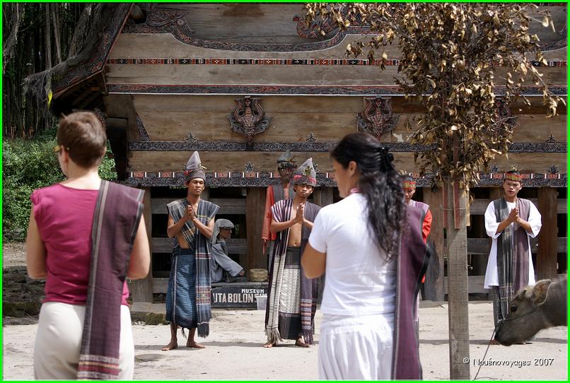 DANSE BATAK ET PARTICIPATION DU PUBLIC