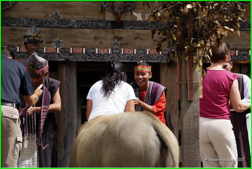 DANSE BATAK ET PARTICIPATION DU PUBLIC